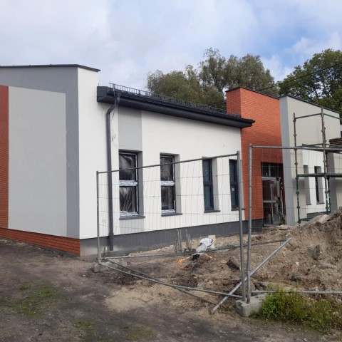 Powiększ obraz: Nowy budynek Gminnej Biblioteki Publicznej i Gminnego Ośrodka Pomocy Społecznej
